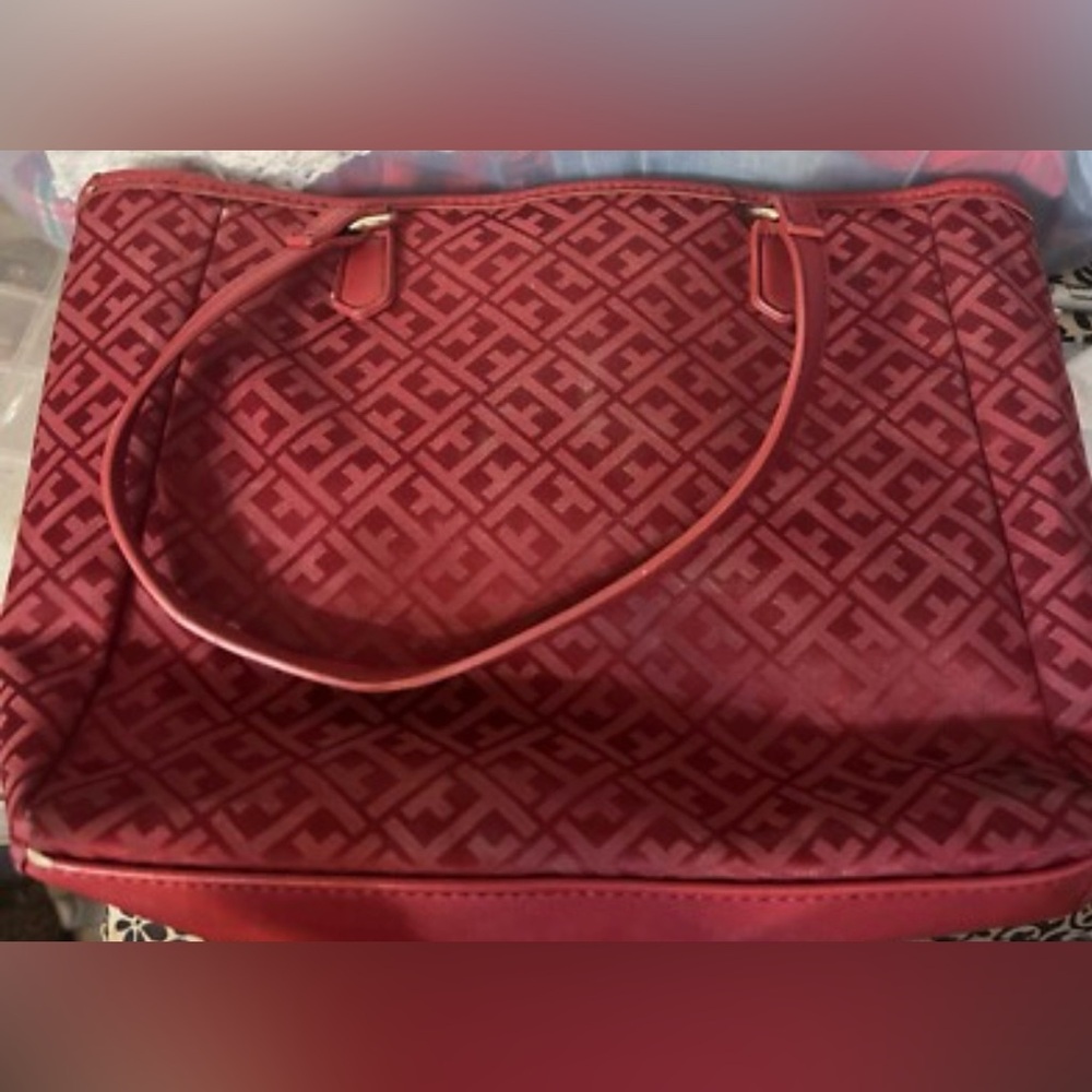 Tommy Hilfiger Red Textured Tote Bag, Gold Accents excellent condition NWOT - Picture 2 of 7